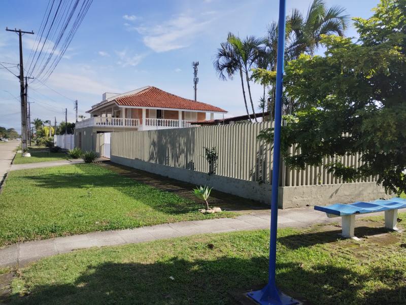 SOBRADO DE ESQUINA NA RUA LONDRINA - Cavalheiro Imóveis