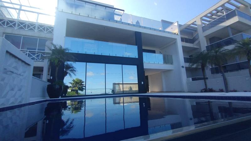 TRIPLEX DE FRENTE PARA O MAR NO BREJATUBA. - Cavalheiro Imóveis