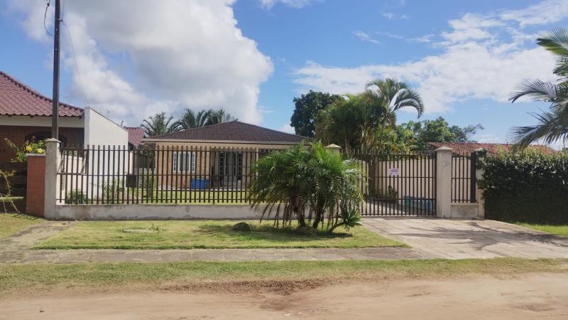 CASA COM TERRENO NO BAIRRO DO COROADOS. - Cavalheiro Imóveis