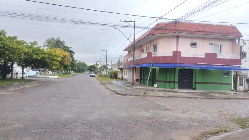 PRÉDIO COMERCIAL SENDO 2 APARTAMENTO NO PISO SUPERIOR, DUAS SALAS COMERCIAIS. - Cavalheiro Imóveis